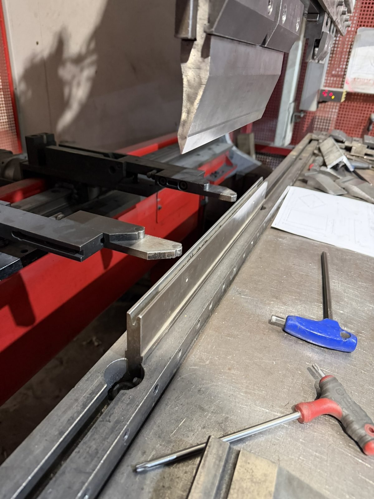 Fibre laser cutting line at a STRUCT'it manufacturing partner (photo 2 of 2)